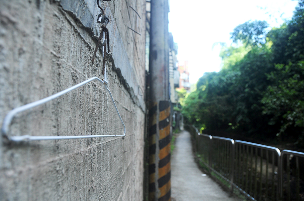 屋外のハンガー