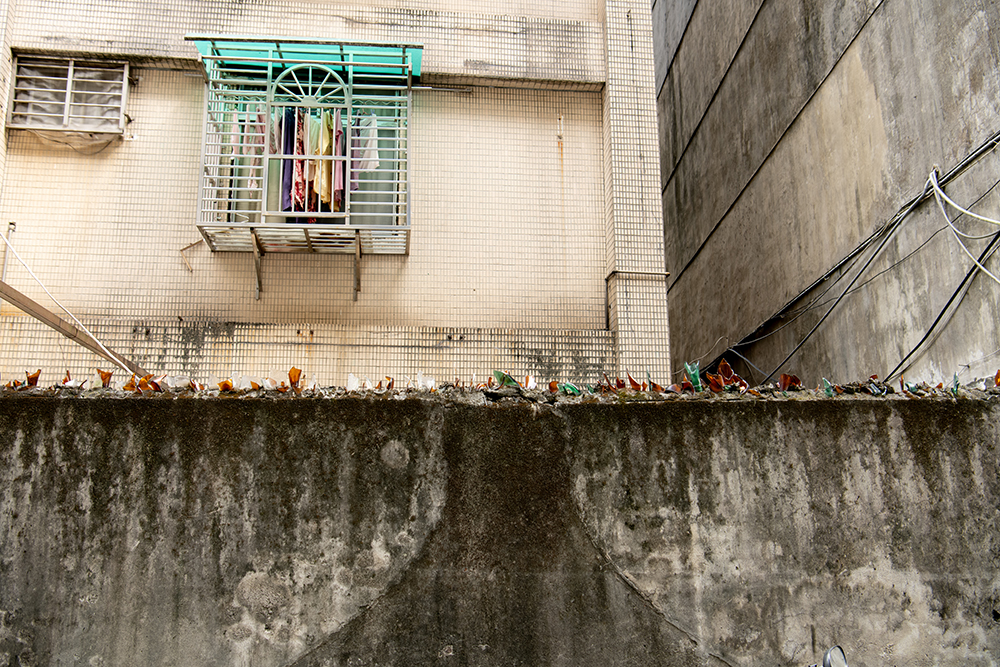 台北の防犯塀