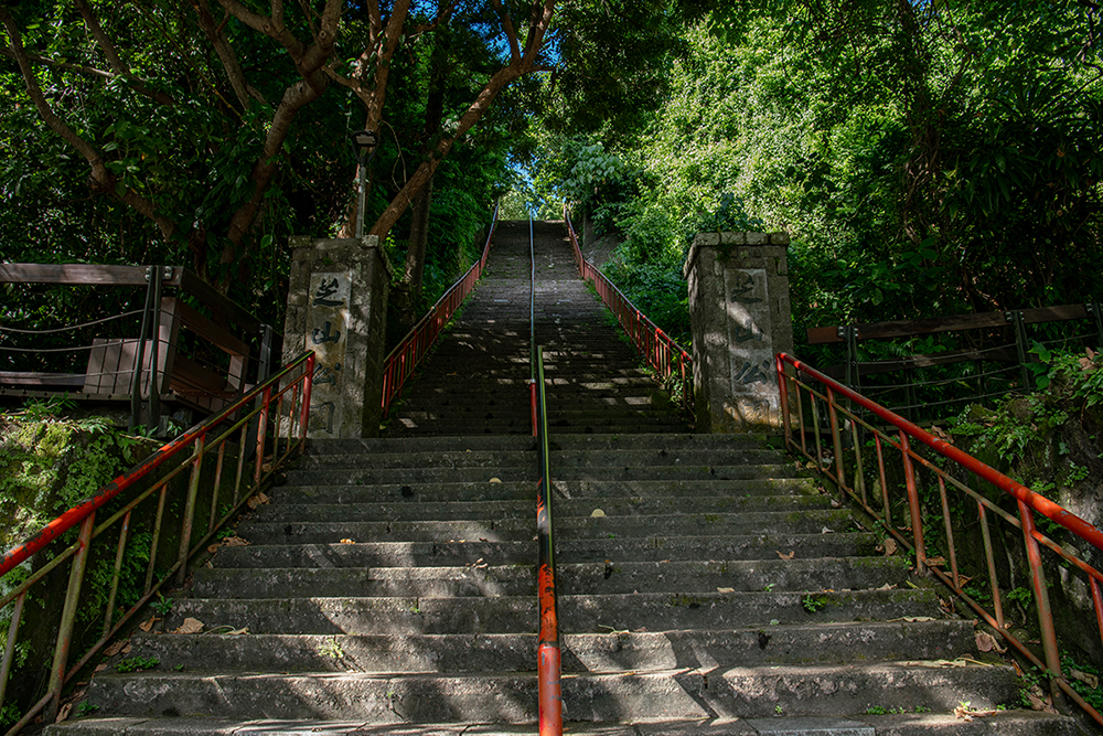 芝山公園への階段