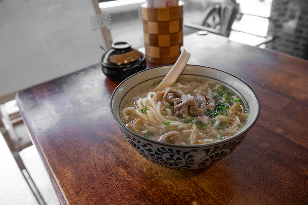 牛耳精緻麵館　榨菜肉絲湯麵