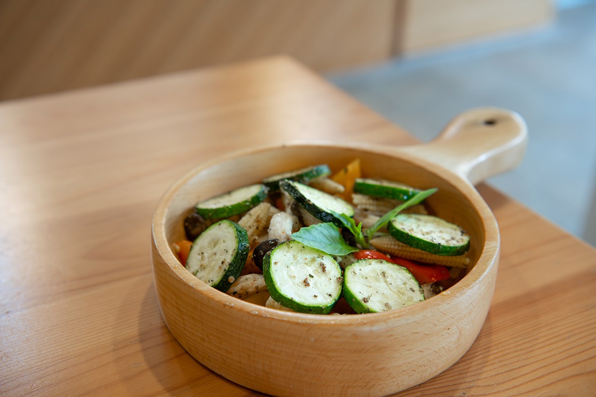 熊熊找不到の温野菜サラダとパスタ