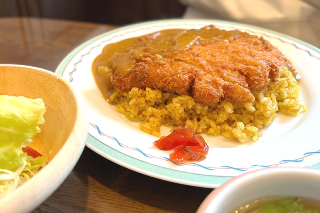 キッチンマカべのカツカレー