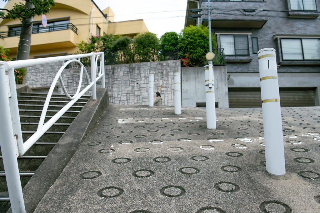 世田谷区岡本の坂