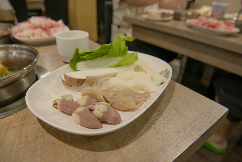 食べ放題鍋屋のホルモン